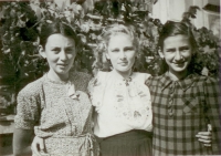 Libuše Šubrtová (left) and her friends. 1941