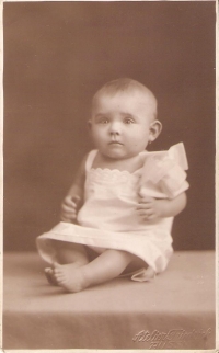 Ludmila Kunová, 1930