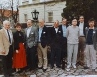 DT přednáší na Saltzburg Seminar v roce 1991. Seminář pořádaný na Leopold Schloss pro účastníky ze střední Evropy.