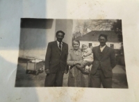 Alžbeta Balážová s rodičmi a stýkom Gejzom