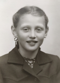 Annelies Schölerová jako školačka