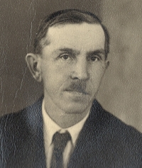 Jan Šlesingr (1884-1967), the narrator's father 