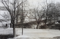 Foto z okna tiskárny na most přes Bystřičku směrem ke Kovonaxu, 1954