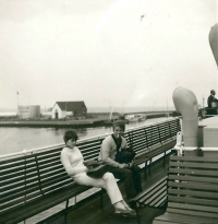 Marie, tehdy ještě Trávníčková, se svým přítelem a budoucím manželem Olegem Homolou v Amsterodamu (po okupaci 21. 8. 1968 v Českoslovenku)