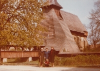 Zleva maminka, manželka, švagrová, dole dcera, zhruba 1980