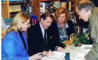 Lída Rakušnanová with Mrs. and Mr. Havel 

