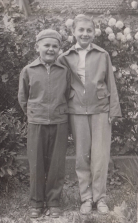 Zdeňka Kristová with her brother in childhood