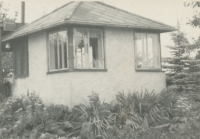 Zahradní altán za továrnou Vinařových