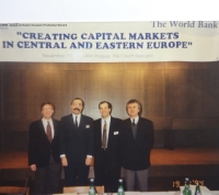  Konference CEEPN a IBRD: Jíloviště u Prahy, listopad 1994. Druhý zleva je Lajos Bokros, klíčová postava maďarské transformace.