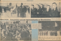 Novinové snímky z návratu československých hokejistů z MS 1969. Vítání na ruzyňském letišti po dvou výhrách nad SSSR