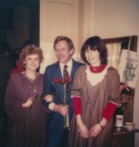 Daniela Fischerová (right) - "coming home" by Václav Havel, 1983