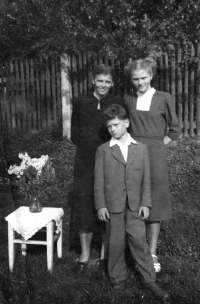 Eliška Librová with her mother and brother / the late 50s