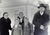 Rodina Drahoslavy Rút Nývltové v době, kdy žili na Volyni