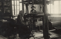 Treasure from the attic - Original German inhabitants weaving at home, Orlické Mountains, 1920s