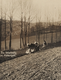 Poklad z půdy - Práce na poli, Studnice v Orlických horách, 20. léta 20. století