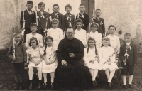 First communion, Alžběta bottom left, 1942