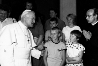Rudolf Sikora (vpravo) na audienci u papeže Jana Pavla II. / Řím / srpen 1989