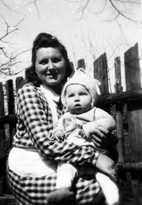 Jaroslav Šula with his mother in 1949