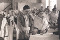 Svatba Jaroslava Hrbáče s Bronislavou, evangelický kostel, Hrubá Vrbka, 24. 2. 1962