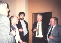 Ve společnosti folklorních přátel. Druhý zleva Jaroslav Smutný, Břetislav Rychlík, Jaroslav Hrbáč, Dušan Holý, před rokem 2000