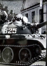 Sovětská okupace v Blovicích, srpen 1968 (autorem fotografie je M. Navrátil) 