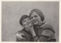 Alena Vondrášková (right) with her younger sister Hana