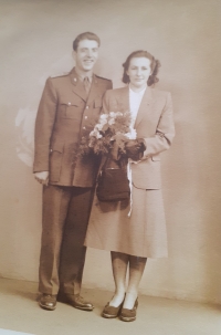 Parents´ Marie a Oldřich Hromádko wedding photo, 29 September 1951