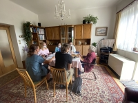 Růžena Píčová při natáčení Příběhů našich sousedů v bytě své dcery v Táboře