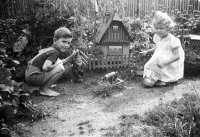 Luboš se sestrou Martou, cca 1954, Vejprty