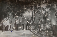 Antonín Murka s býv. partyzány na Ploštině, po válce