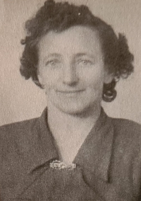 Berta Sýkorová, roz. Salzerová, matka Jana Sýkory, cca 1945