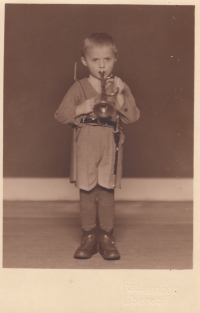 Vladimír Novotný na dětském snímku, konec 30. let 20. století