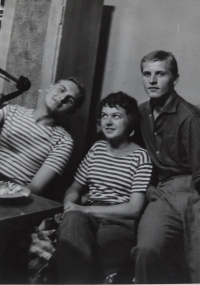 In the photo (from left) witnesses brother, cousin from Bohemia and Branislav (about 15 years old)