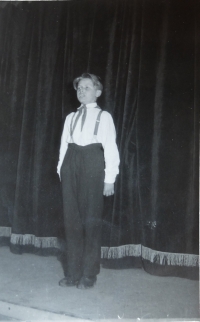 Witness recites at school on the eve of May 1, 1958