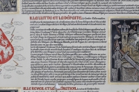 Detail tabla. Ruská kulka zasáhla a zničila v odstavci o obrození národa slovo "libération" (osvobození) 