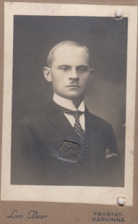 Portrétní fotografie Františka Novotného, otce pamětníka