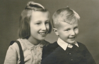 Společná fotka se sestrou Blankou, 1942
