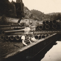 Okolí Mariánské hutě, Luděk Půlpitel a sestra