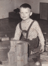 Jan Pořízek, mateřská škola ve Sloupě, MDŽ v roce 1964