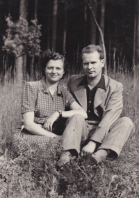 Ludmila a Jan Pořízkovi, rok 1954, krátce po svatbě