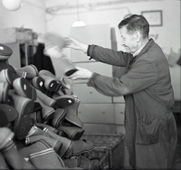 production of cloth slippers in the Rajčanka folk cooperative