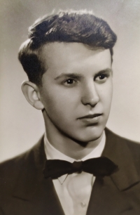 Jiří Kaštánek na maturitní fotografii, 1958