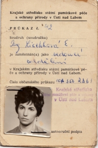 Průkaz Eriky Lischkové jako zaměstnankyně Krajského střediska státní památkové péče a ochrany přírody v Ústí nad Labem