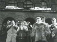 The banner "The National Museum stands with the Czech people" was hung by Jiří Fajt and Vladimír Brych of the Museum on November 22, 1989. Photo from December 10, 1989.