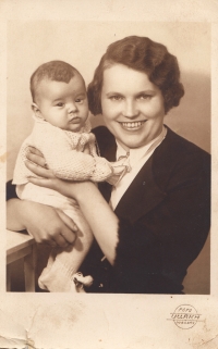 Vladimír Mašín s maminkou