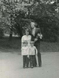 Miroslava Holubová s manželem a dvojčaty Janem a Jakubem