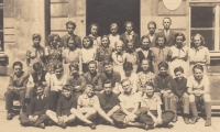 Marie Ohlídalová at primary school, second row from above, the fifth one from the right