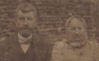 Otcovi rodiče Václav (1864-1946) a Anna (1868-1956) Jůvovi, cca 1917