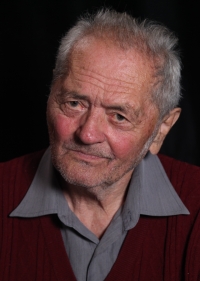 Portrét na výšku Bedřich Centner, září 2021