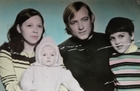 Cecilie a Petr Machovčákovi s dcerou a synem Kamilem, 1974